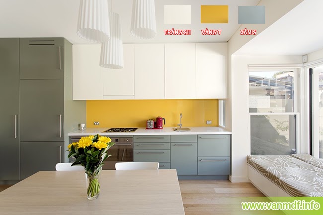 Tủ bếp với 4 màu đơn sắc khác nhau hòa quyện ấn tượng bắt mắt